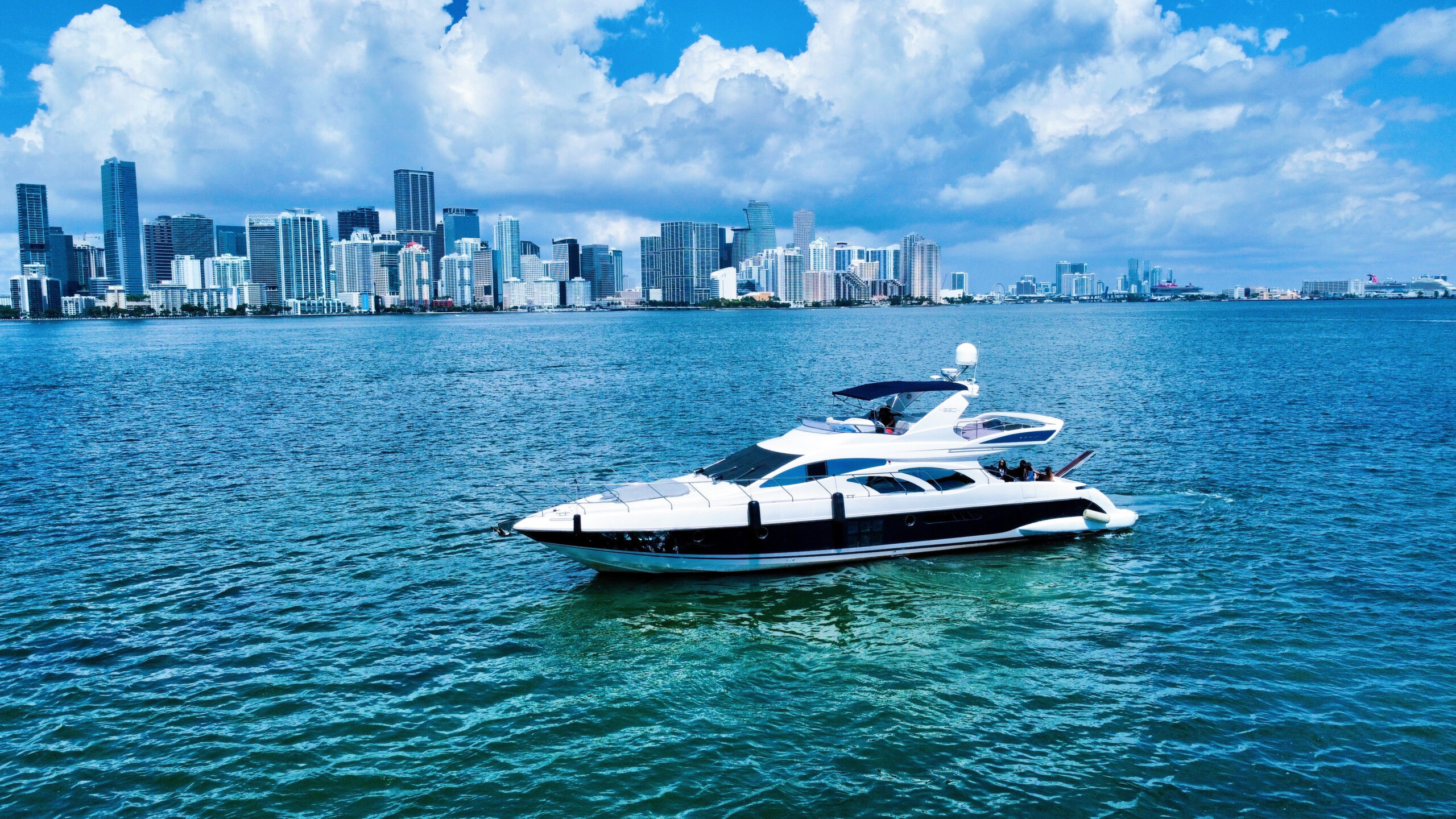 Ultimate Guide to Speed Boat Rentals in Miami